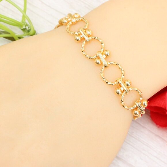 "Trendy Handmade Bracelet – A Thoughtful Gift for Girls & Women | UNVRC1614 - Picture 1 of 10